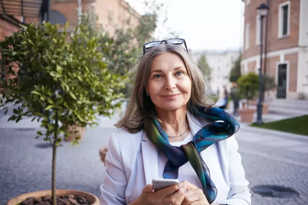 žena, spokojená žena, úsměv, štěstí