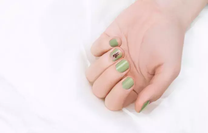 zelené nehty