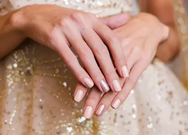 champagne nehty do společnosti