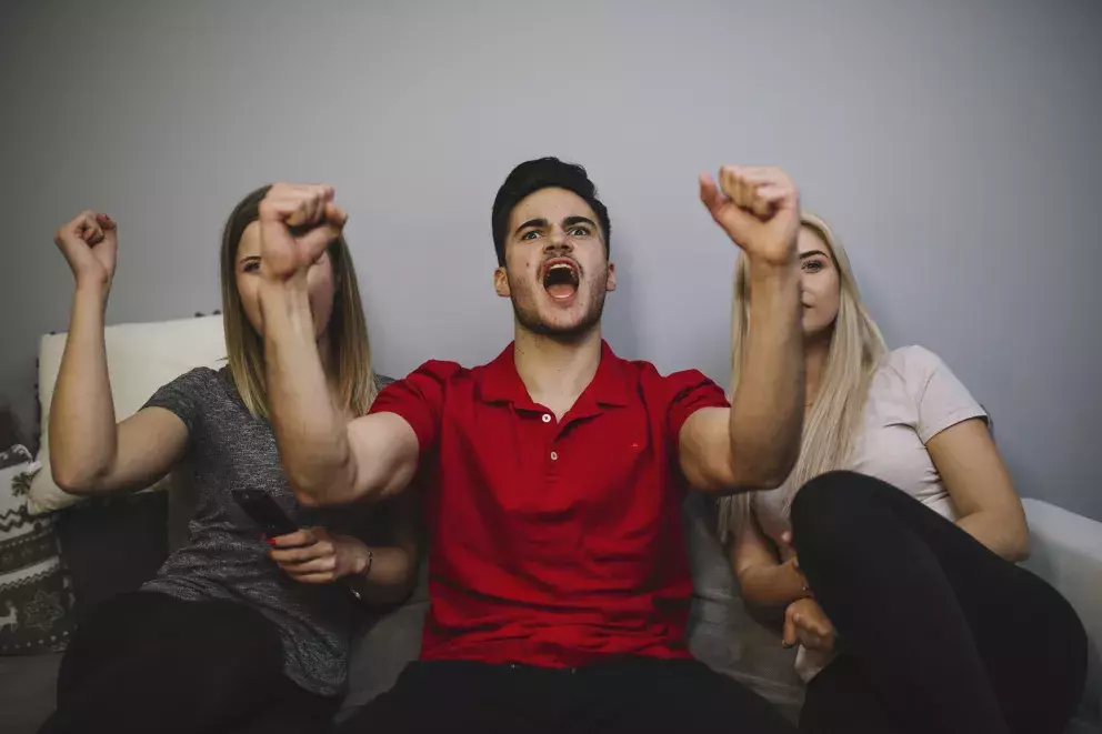 sourozenci, dvě ženy, muž, problém