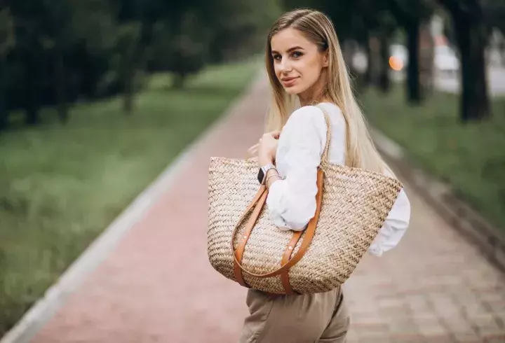 žena se shopper bag 