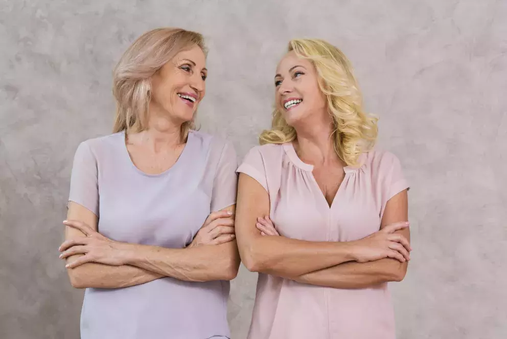 dvě ženy, láska, vztahy, úsměv