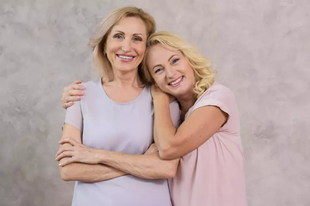 dvě ženy, láska, vztahy, úsměv