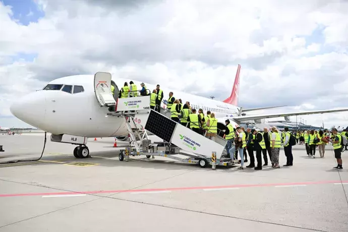 Novináři si prohlédli letadlo Blue Style.