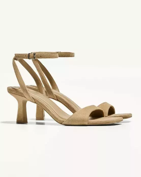 Páskové sandály, Bershka, 599 Kč