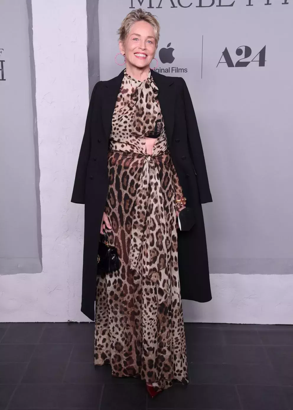 sharon stone s šatech se zvířecí vzory