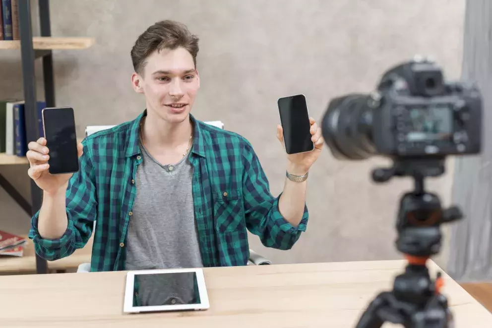 syn, muž, influencer, hraní her