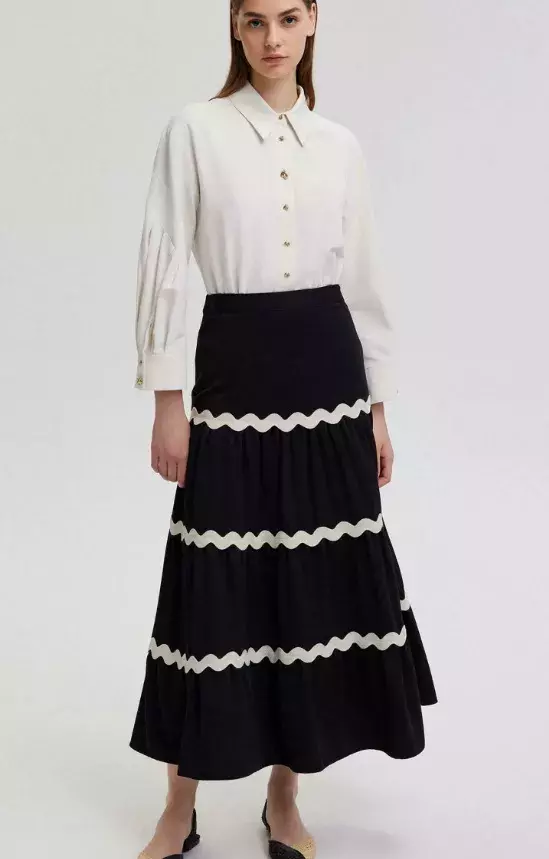 Áčková sukně s výrazným lemováním, Touché Privé, 1 754 Kč