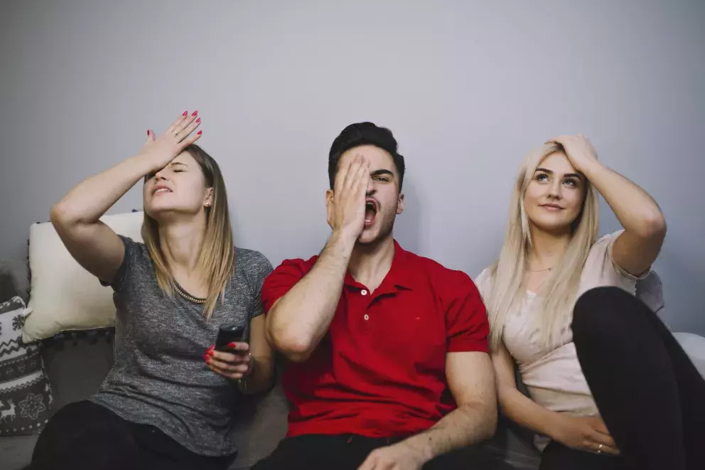 sourozenci, dvě ženy, muž, problém