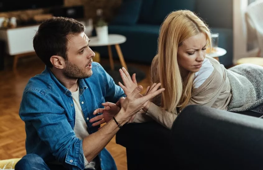žena a muž se hádá