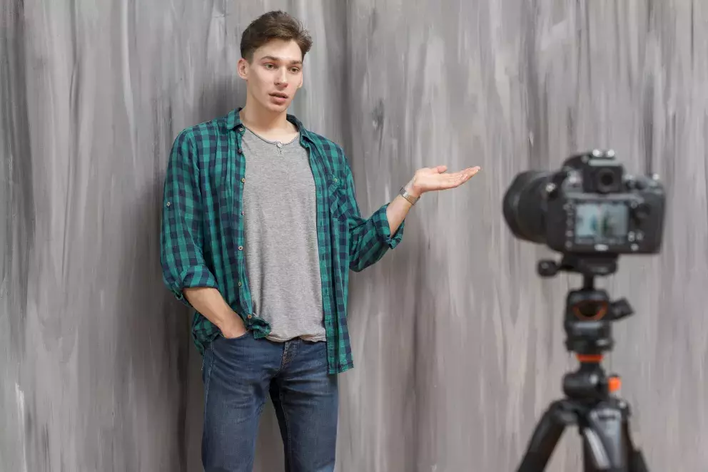 syn, muž, influencer, hraní her