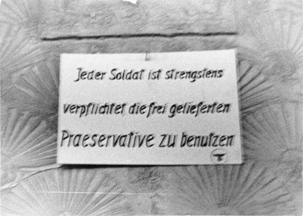 Štítek v bordelu německé armády v Brestu (Francie)