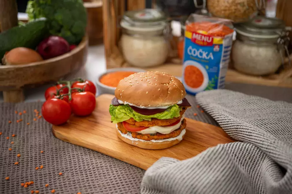 Burger z červené čočky