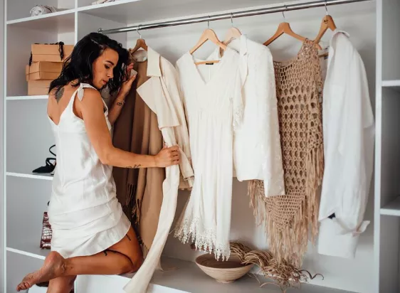 Jak sestavit zcela nadčasový šatník, nepodléhající módním trendům? Poradí vám špičková stylistka