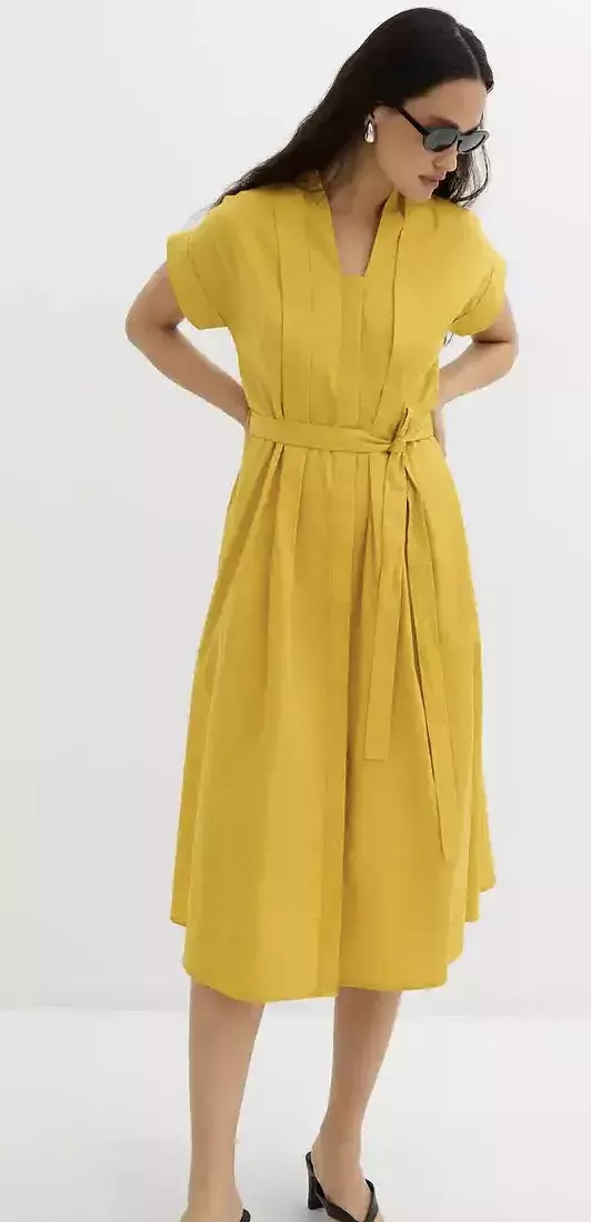 <p>Rozšířené kaftanové šaty, 879 Kč</p>

<p>Tento střih bude slušet všem typům postav.</p>
