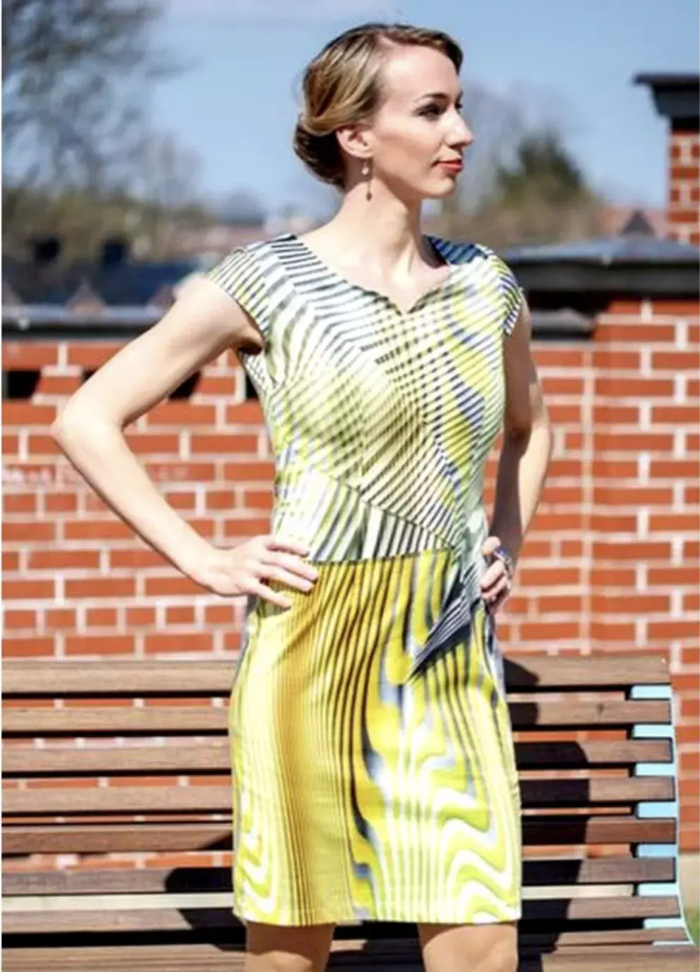 Pouzdrové šaty Nera s geometrickým potiskem