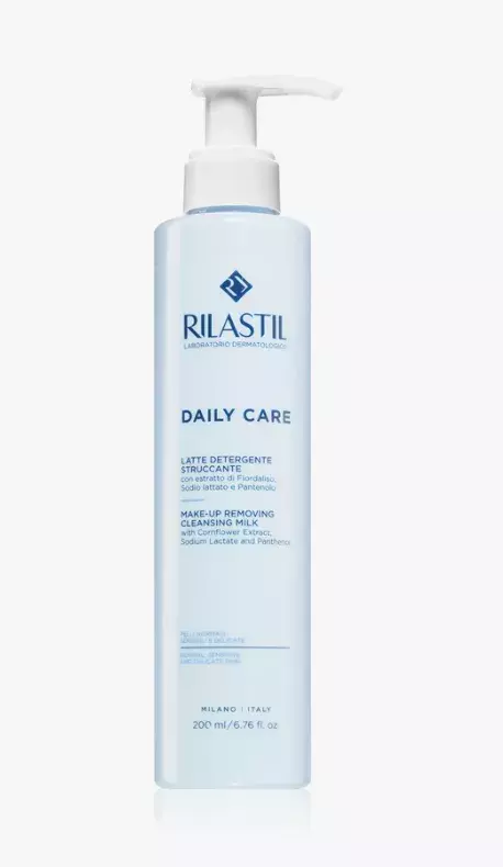 <p><strong>Čistící mléko Rilastil, 225 Kč</strong></p>

<p>Jemně čistí a hydratuje pokožku.</p>
