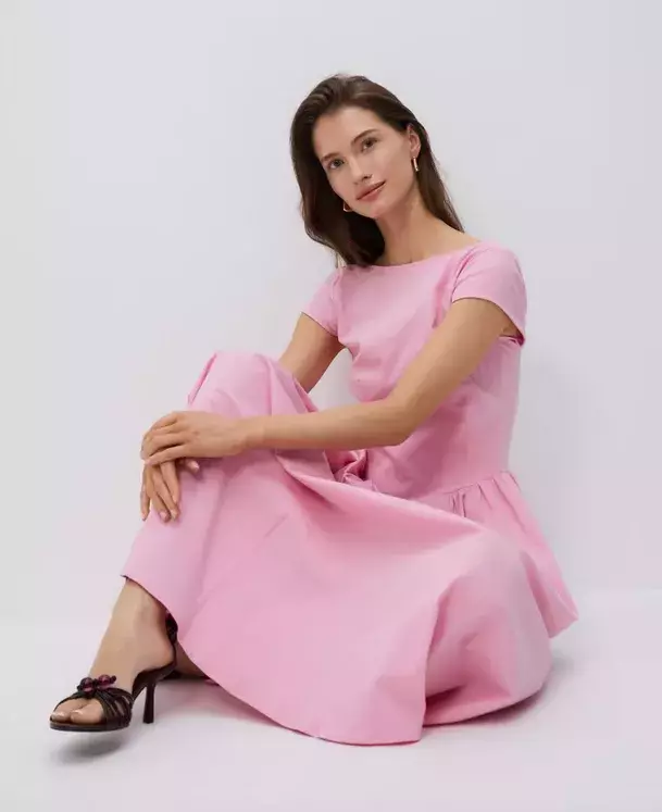 Midi šaty se sklady 