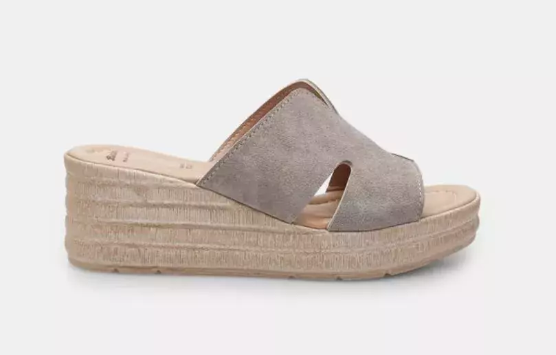 Dámské kožené letní pantofle na klínku