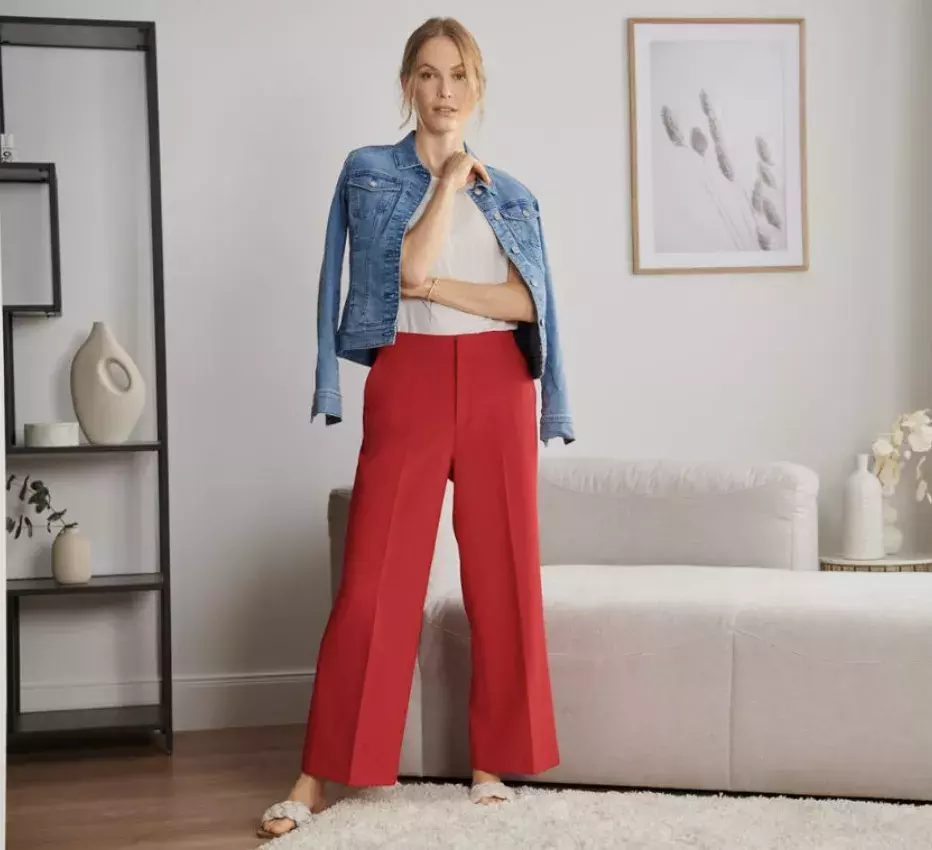 <p>Tkané kalhoty, Tchibo, 499 Kč</p>

<p>Široké kalhoty jsou vhodné pro každý typ postavy.</p>
