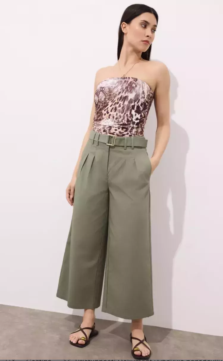 <p>Kalhoty s páskem, Mohito, 729 Kč</p>
