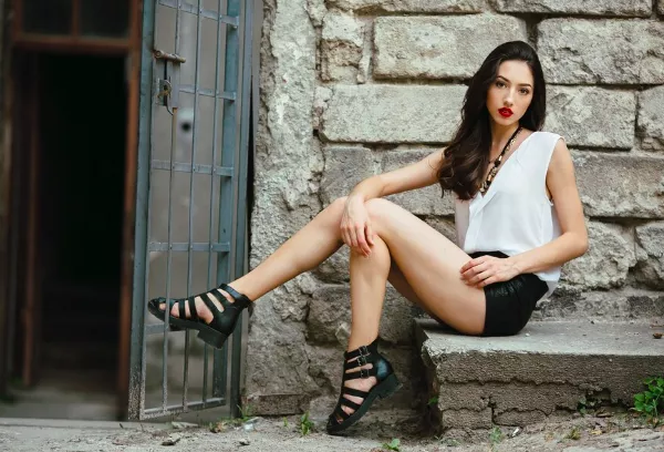 Peep show sandály: Proč je odhalení špičky krokem ke stylu? Nejstylovější sandálky na pozdní léto