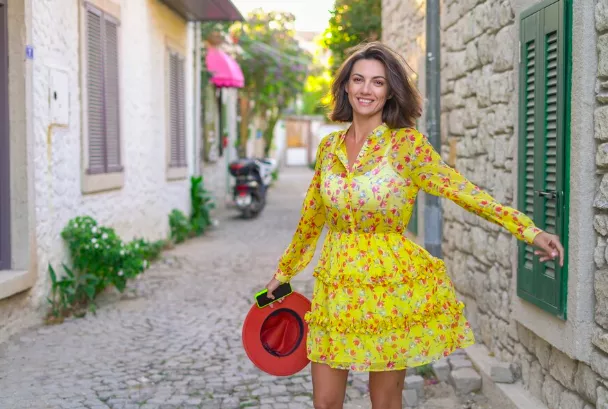 Zapomeňte na to, co vám říkali: Tyto „pravidla“ pro oblékání už neplatí. Minisukni můžete nosit i po čtyřicítce