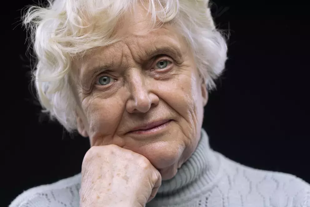 žena, stará žena, děti, svobodná volba