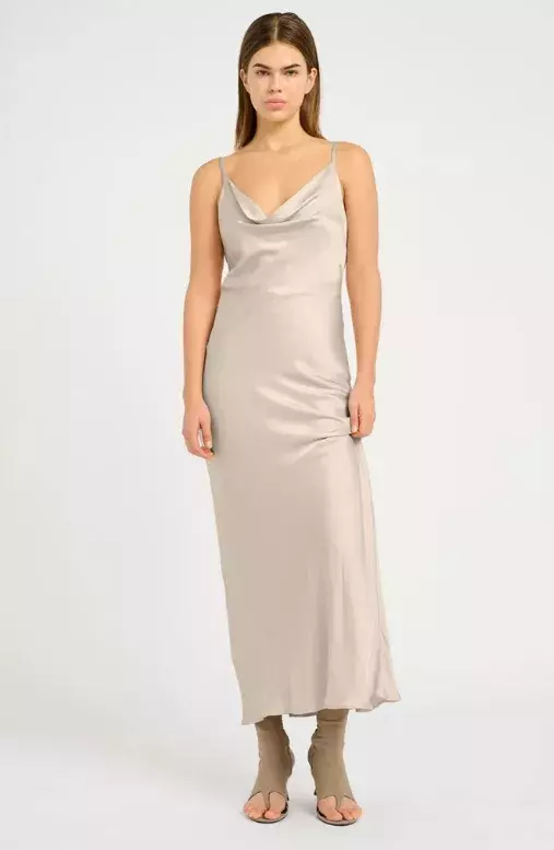 Dlouhé saténové šaty, Gestuz, 3 056 Kč