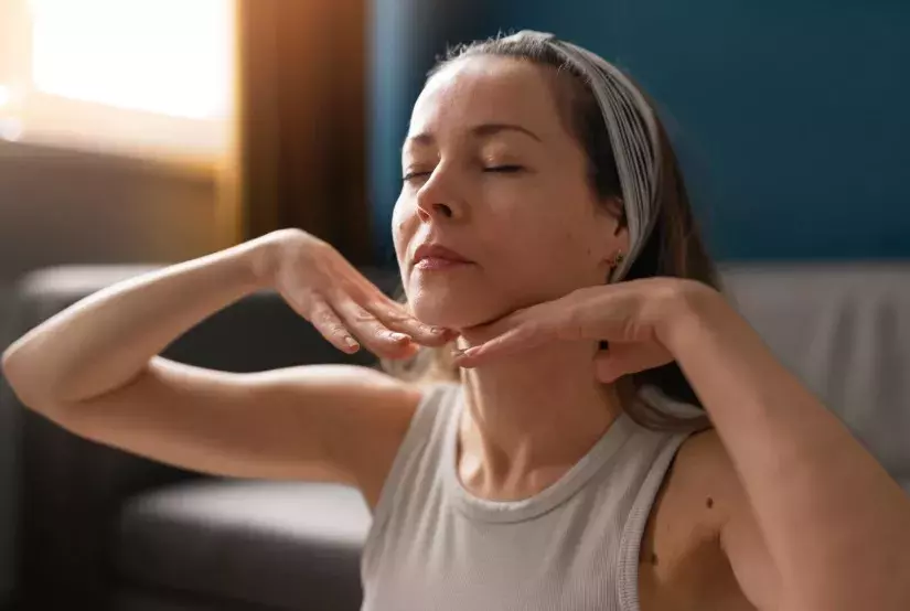 cviky na pevný dekolt