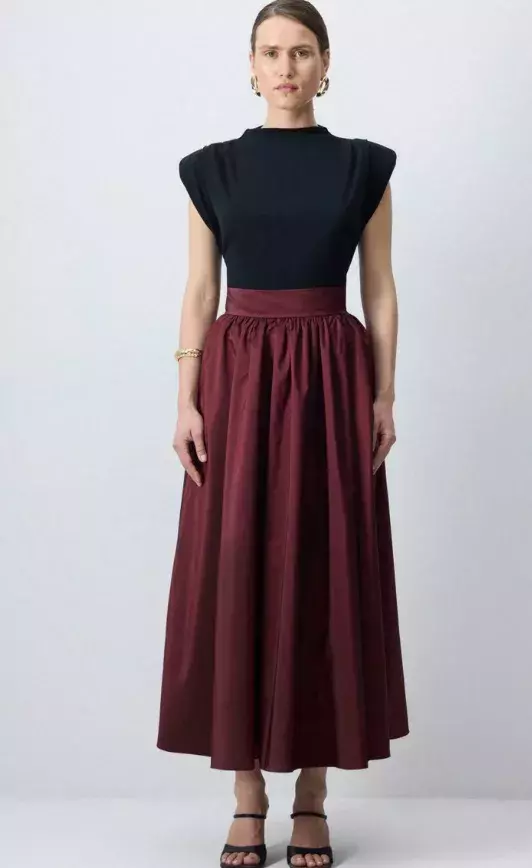 Áčková sukně, Touché Privé, 1 768 Kč