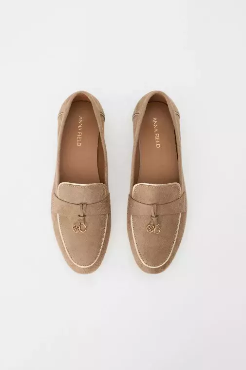 Polobotky, Anna Field, 760 Kč