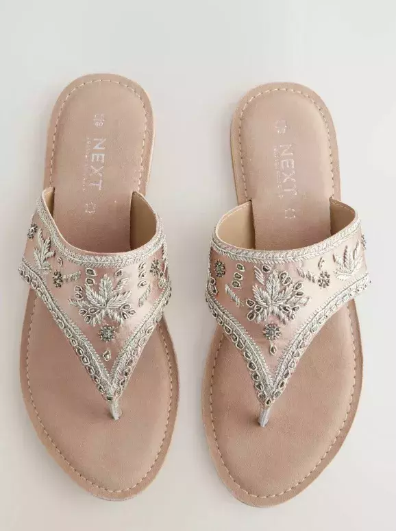 Metalické vyšívané žabky, Next, 1 240 Kč