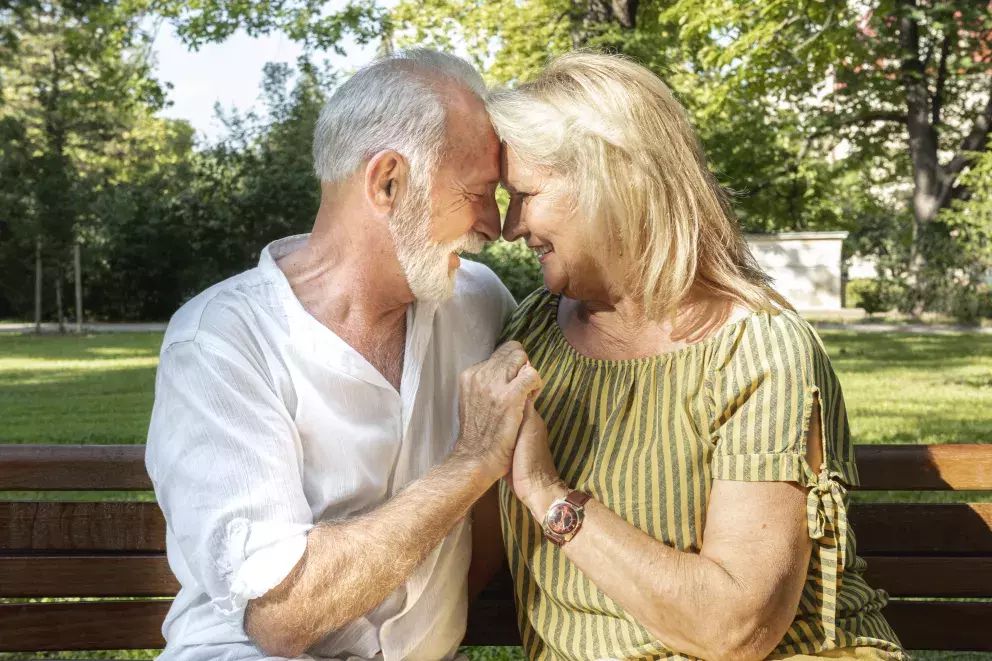 muž, žena, láska, vztahy, stáří