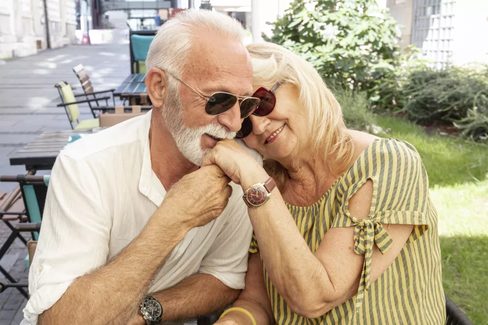 spokojený starší pár