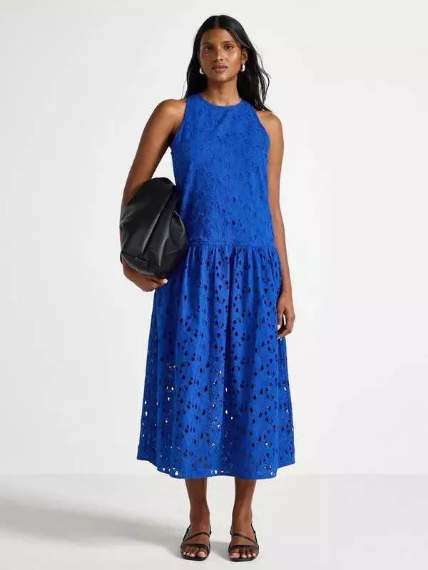 Šaty s nízkým pasem