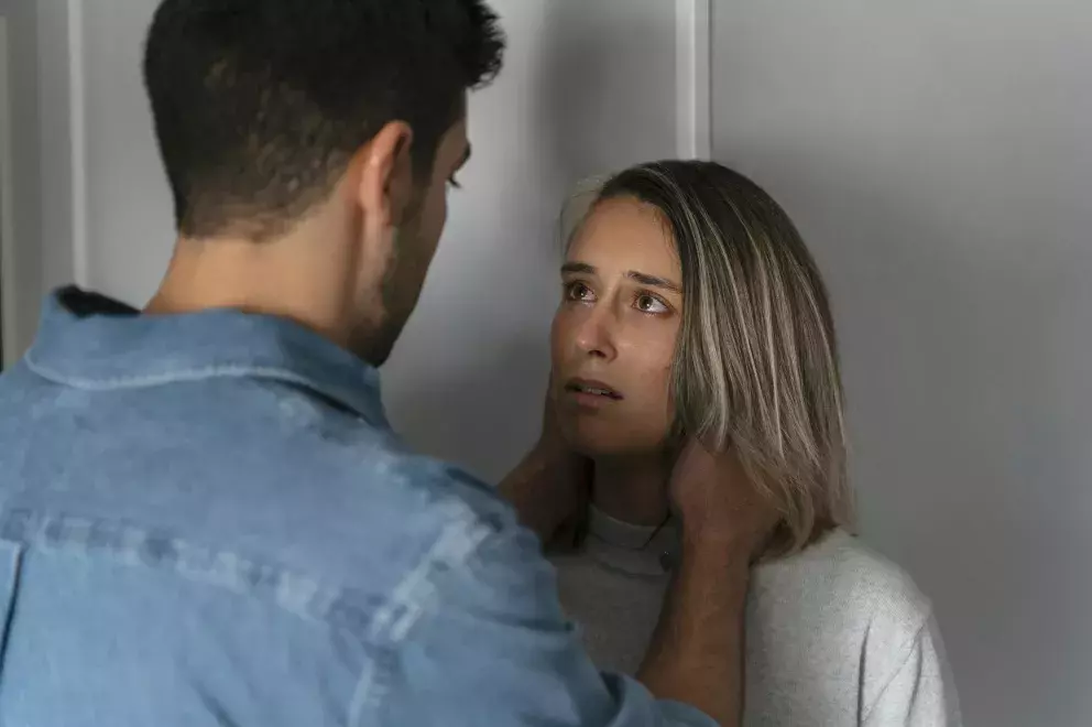 muž, žena, vztahy, hádka, toxický muž