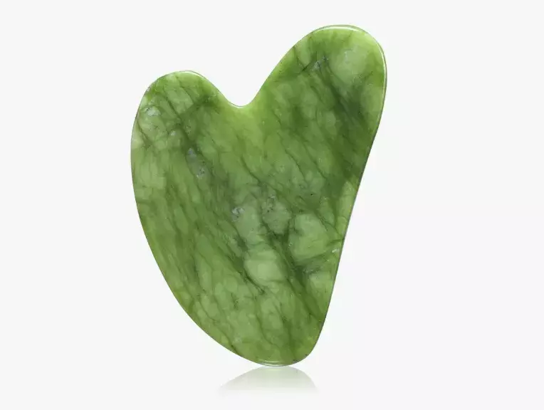 Jadeitový masážní kámen guasha na obličej a dekolt, Venoc, 218 Kč