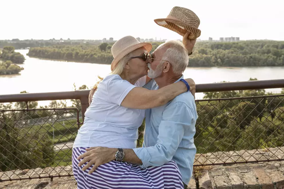 muž, žena, láska, vztahy, stáří