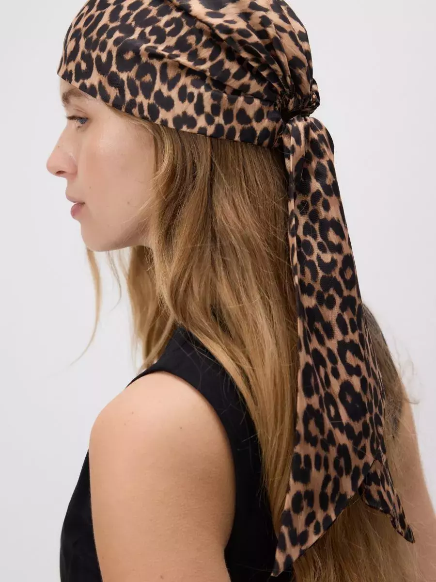 Šátek jako módní doplněk