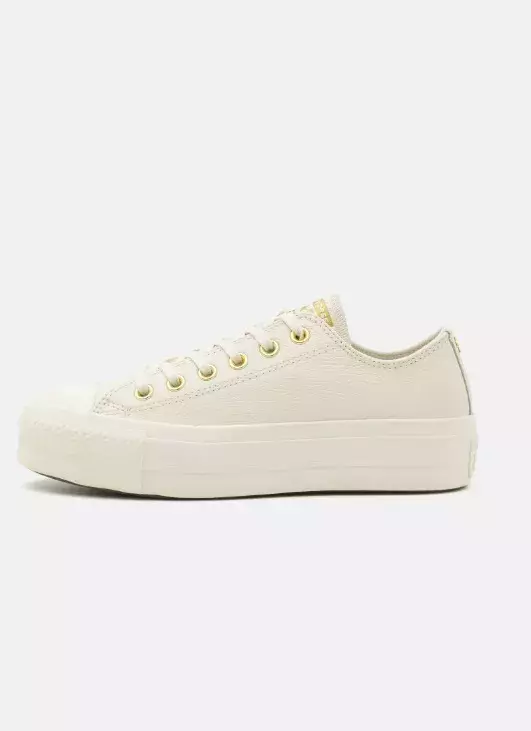 Bílé tenisky na platformě, Converse, 2 280 Kč