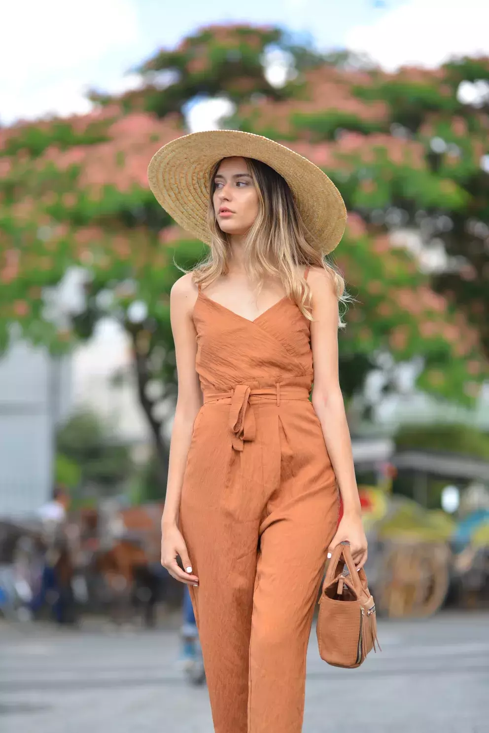 Pískově hnědý overal