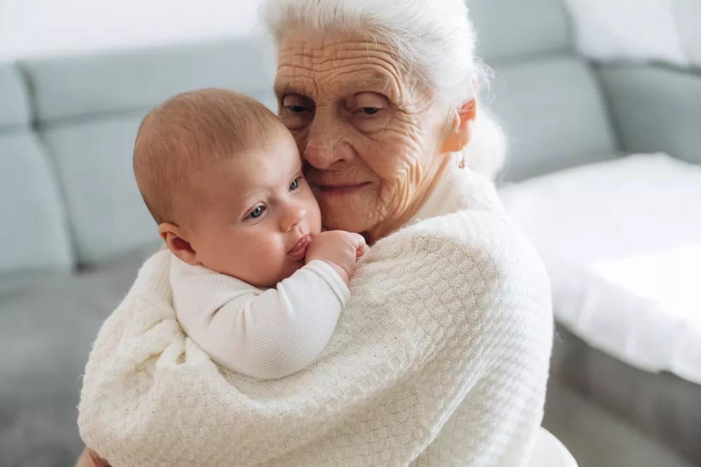 Stařenka a miminko
