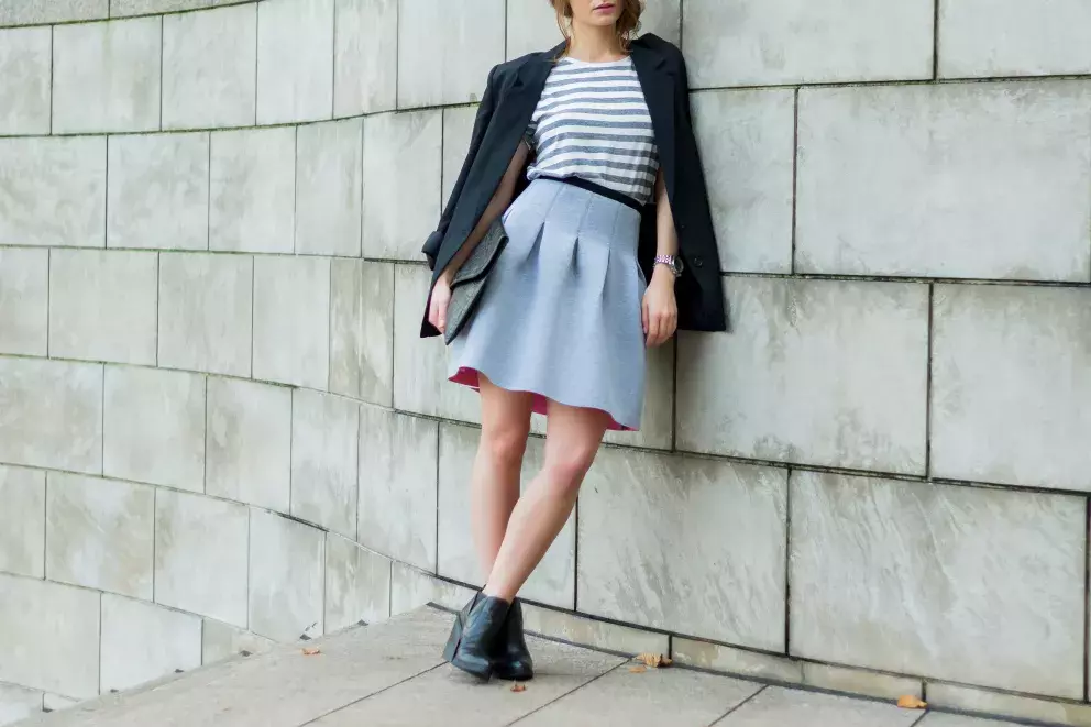 žena v námořnickém stylu