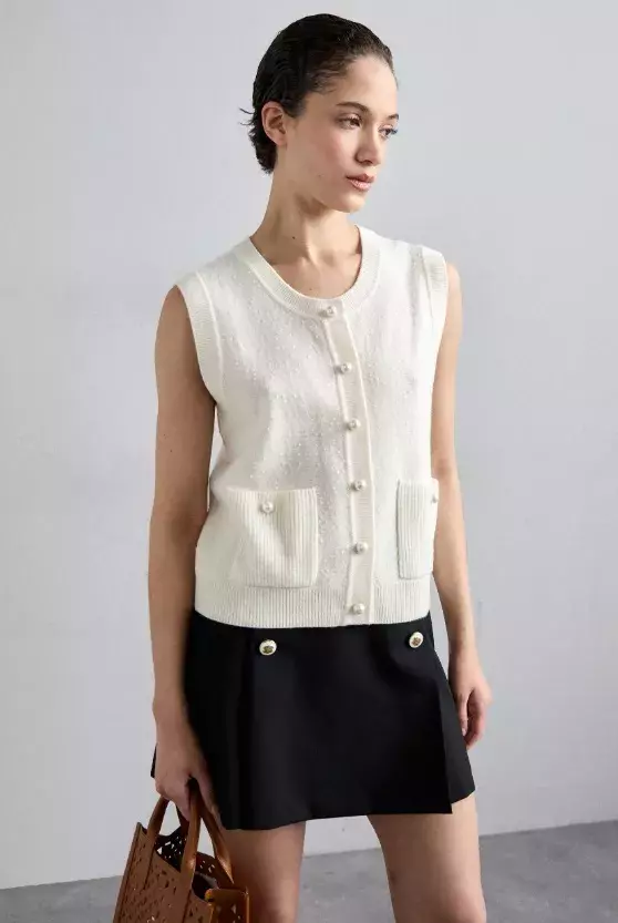 Vesta s perleťovými knoflíčky, Sandro, 2 675 Kč