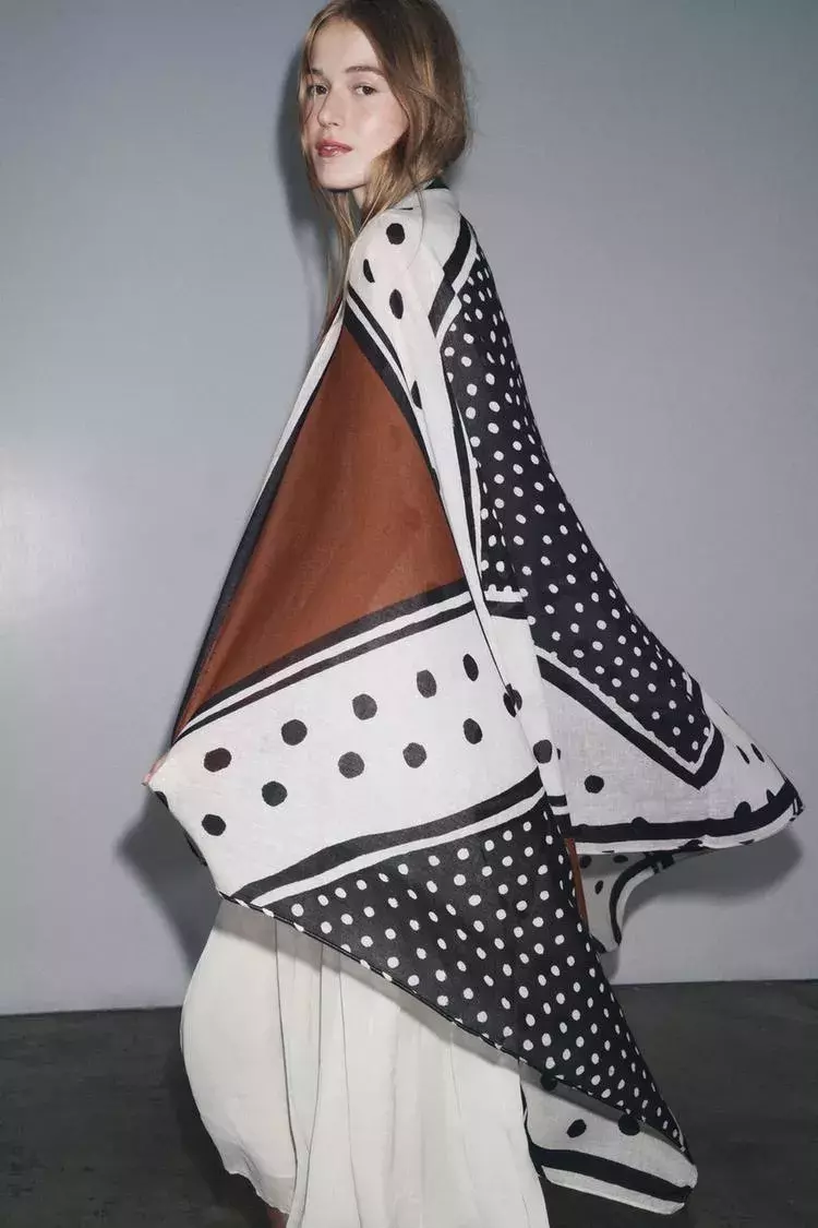 Šátek jako módní doplněk