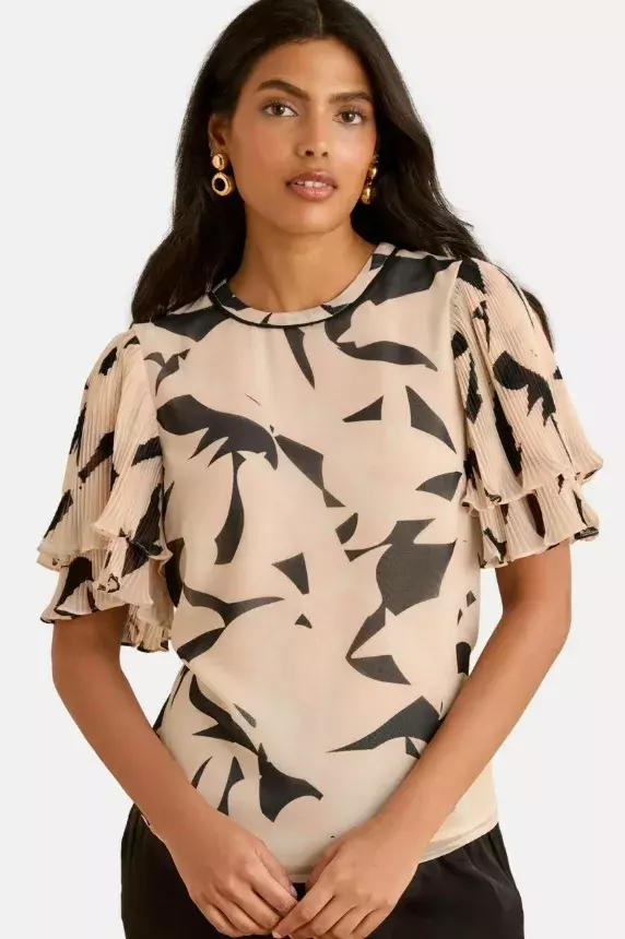 Vzdušná blůza, Love & Roses, 1 750 Kč