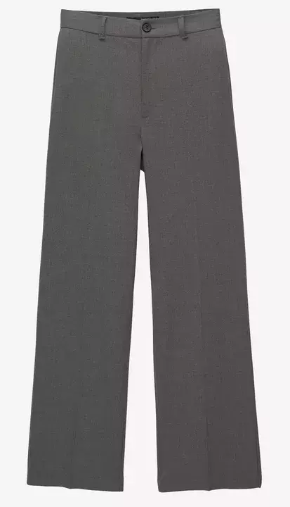 <p>Šedé společenské kalhoty, Pull&Bear, 559 Kč</p>
