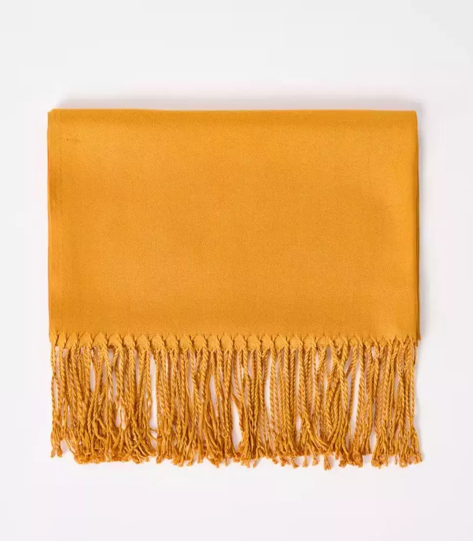 <p>Žlutá šála, Mohito, 399 Kč</p>
