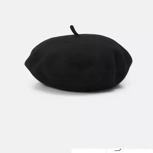 <p>Černý baret, Even&Odd, 288 Kč</p>
